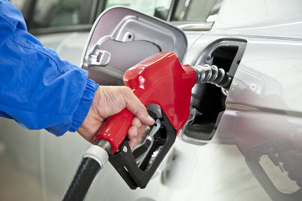 O benzeno está presente na gasolina utilizada em automóveis.