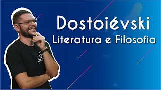 Professor ao lado do texto"Dostoiévski | Literatura e Filosofia" em fundo azul.