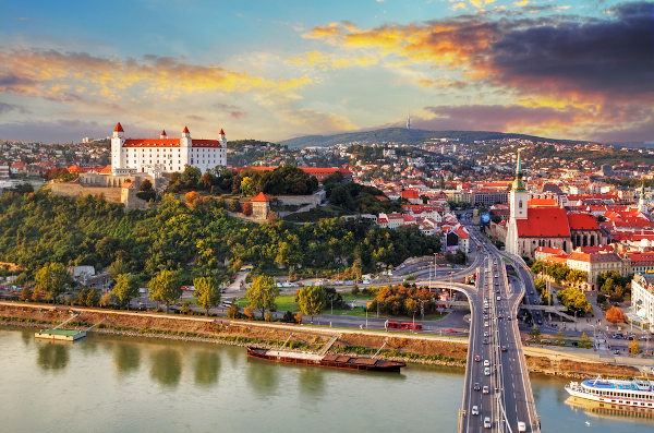 Vista da cidade de Bratislava, capital da Eslováquia.