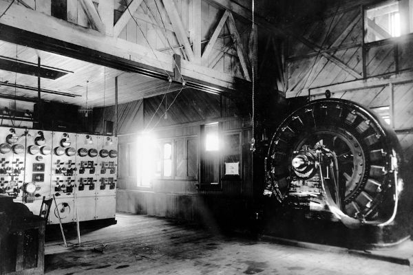 Gerador construído por Nikola Tesla e George Westinghouse, na Westinghouse Electric & Manufacturing Company.