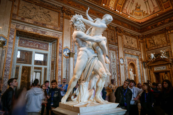 O Rapto de Prosérpina, escultura de Gian Lorenzo Bernini localizada em um museu em Roma, na Itália.