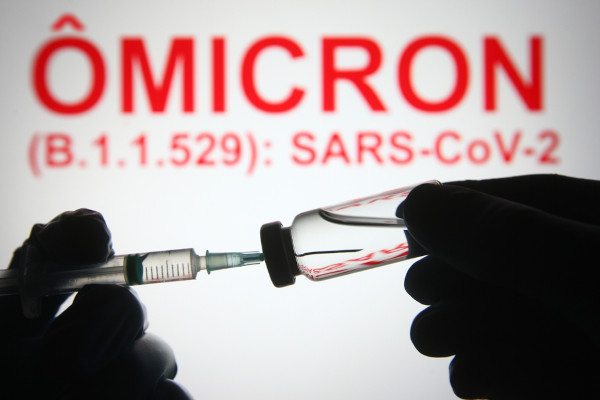 A Ômicron é uma variante do vírus SARS-CoV-2 e muito transmissível.