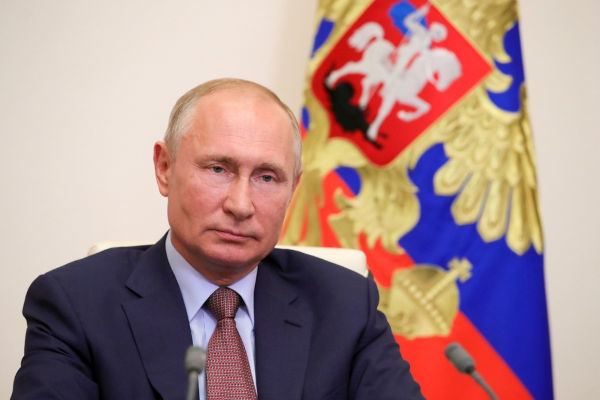 Vladimir Putin sucedeu Boris Iéltsin e assumiu a presidência da Rússia no ano 2000. [1]
