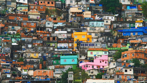 Vista de uma parte favela da Rocinha, localizada na cidade do Rio de Janeiro.