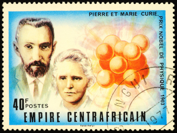 Selo em homenagem ao casal Curie, descobridor do elemento rádio.