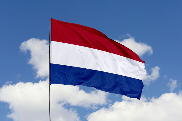 Bandeira da Holanda (Países Baixos) hasteada.