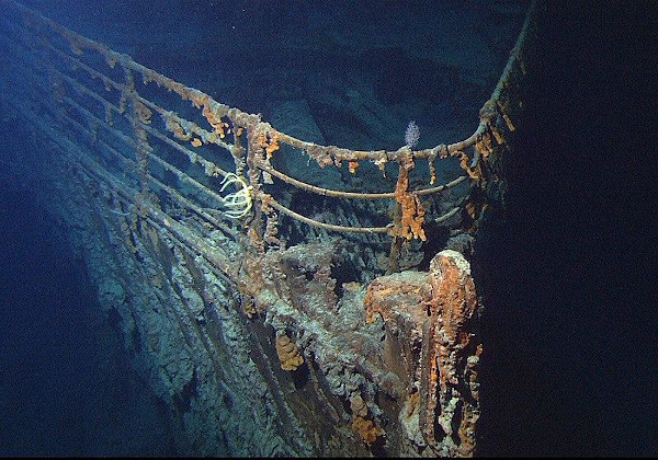 Imagem dos destroços da proa do Titanic.