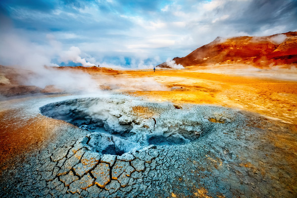  Fonte geotérmica na Islândia, por meio da qual se gera energia geotérmica.