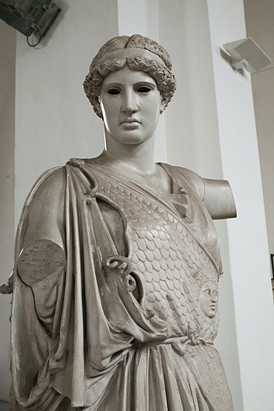 Escultura “Atena de Lêmnia”, de Fídias, produzida no Período Clássico.
