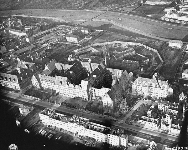 Vista aérea do complexo onde ocorreu o Tribunal de Nuremberg.