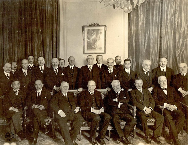 Membros da comissão da Société des nations, criada na Conferência de Paz de Paris, na França, em 1919.