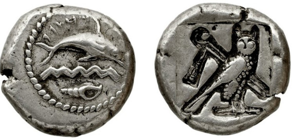 Coruja, golfinho e múrex, o molusco da púrpura tíria, gravados em moedas fenícias de prata, de Tiro, do século V a.C.