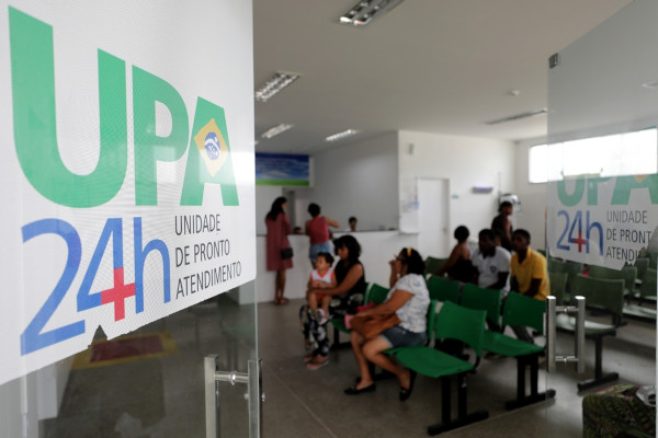 Pacientes em uma UPA, uma medida contra a desigualdade social no Brasil.