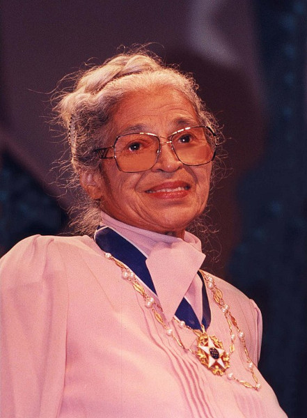 Fotografia da ativista social estadunidense Rosa Parks, uma das mulheres negras inspiradoras.