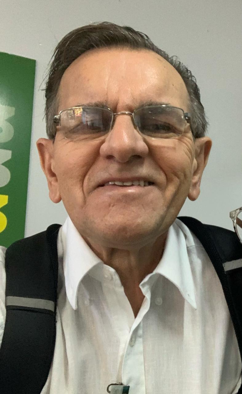  Boaventura Queiroz está sorrindo e de óculos na foto