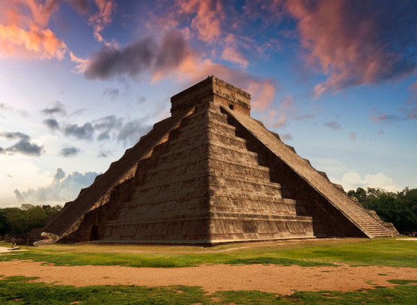 Pirâmide de Chichen Itzá, construída pelos maias, um dos povos pré-colombianos.