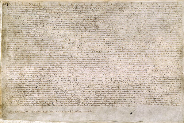 Trecho original da Carta Magna, produzida na Inglaterra em 1215.