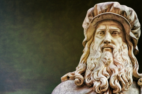 Estátua de Leonardo da Vinci, uma das mentes mais brilhantes da história.