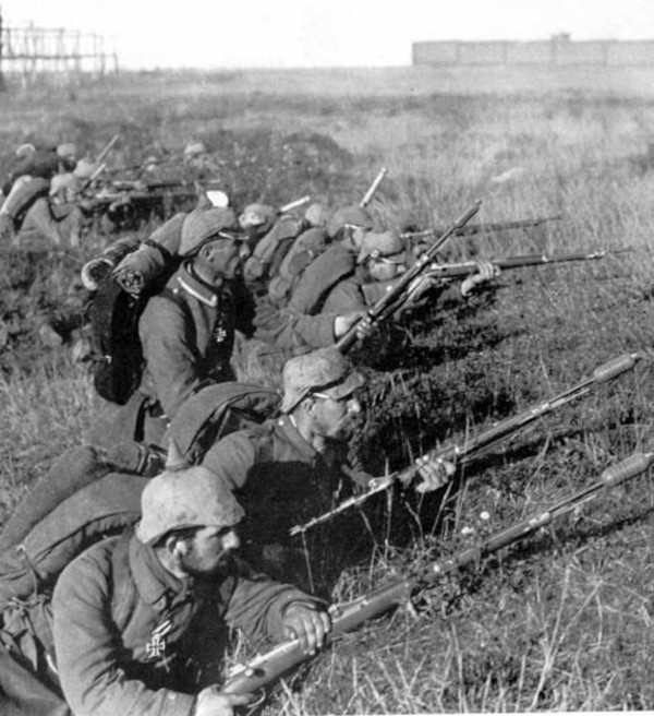Soldados alemães na Primeira Batalha do Marne. Os combates foram intensos e em terrenos variados.