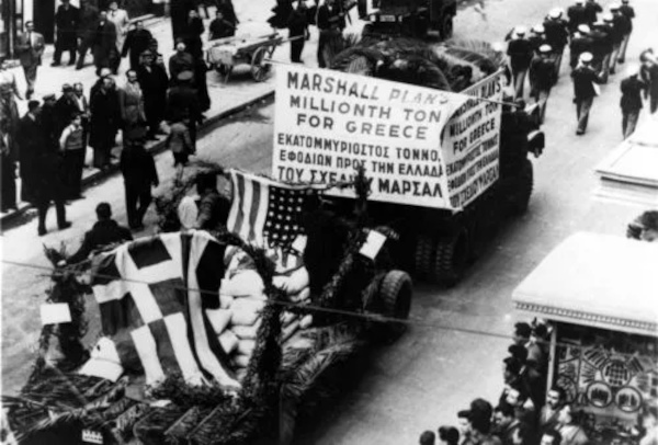 Desfile em homenagem ao Plano Marshall.