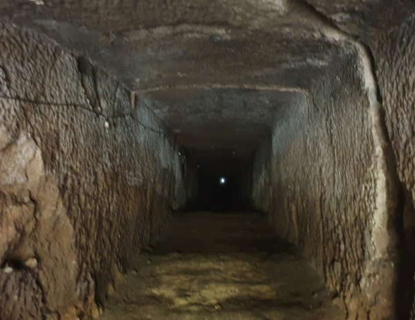 Túnel de Bullica, parte do aqueduto romano Água Márcia.