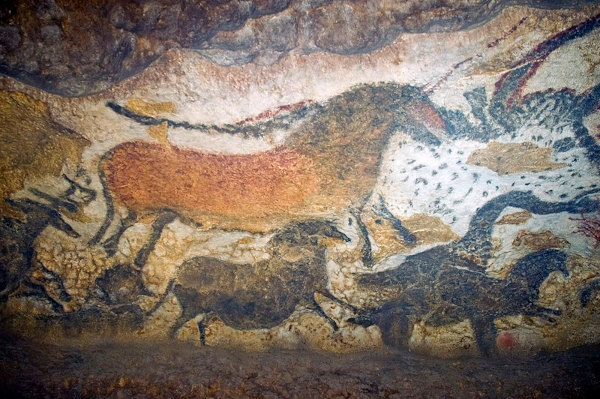 Pintura rupestre na caverna francesa de Lascaux, exemplo de arte produzida na Pré-História.