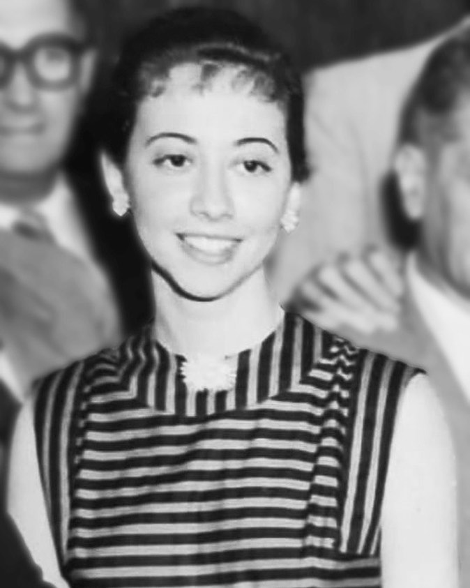 Fernanda Montenegro em fotografia em preto e branco de 1952.  