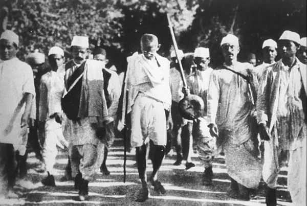 Mahatma Gandhi na Marcha do Sal, ocorrida em março de 1930.