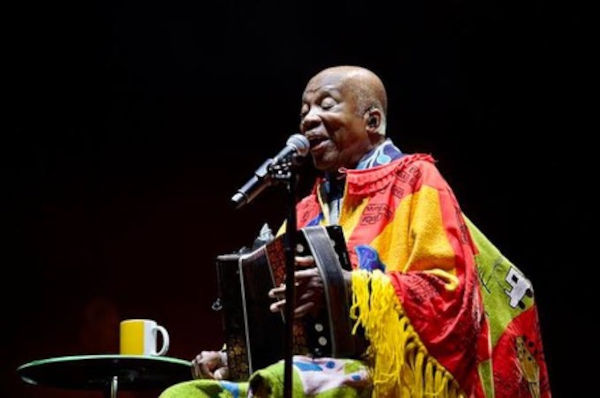 Fotografia de Milton Nascimento em um dos últimos shows de sua última turnê.