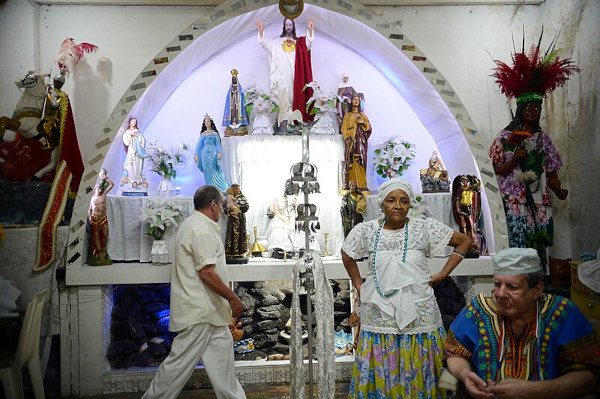 Prática da umbanda, religião que tem diferenças em relação ao candomblé.