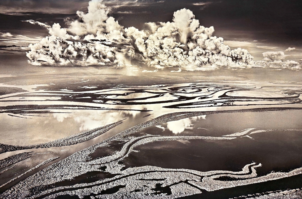 Foto da exposição "Amazônia" de Sebastião Salgado, apresentada no Museu Nacional de Singapura.