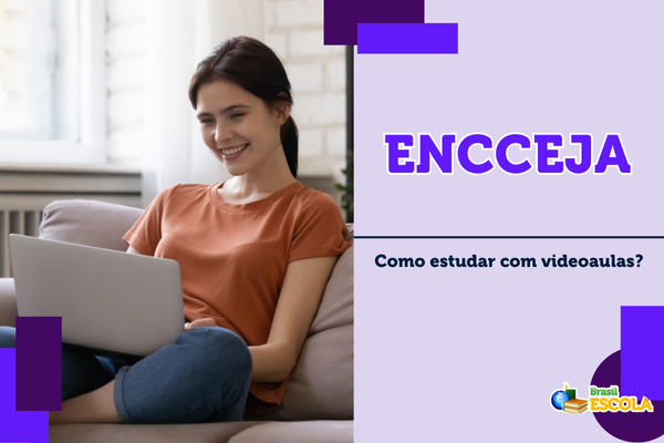 estudar videoaulas encceja estudante com notebook na mão. Na imagem, está escrito: Encceja: como estudar com videoaulas?