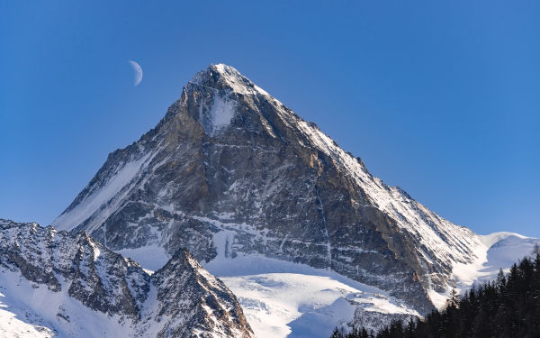Monte Everest, o ponto mais elevado do Tibete e também do mundo.