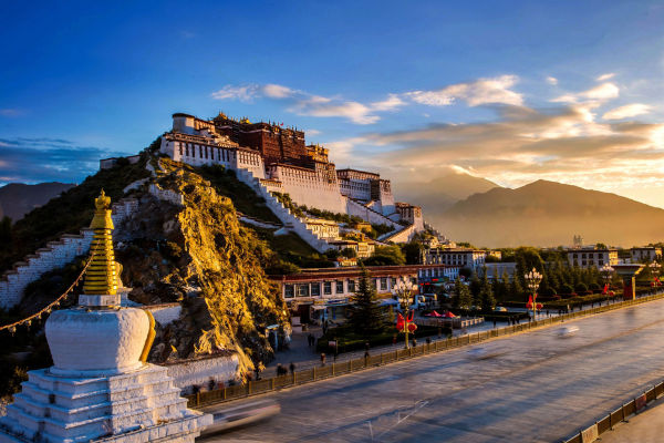 Palácio de Potala, monastério localizado na capital do Tibete.