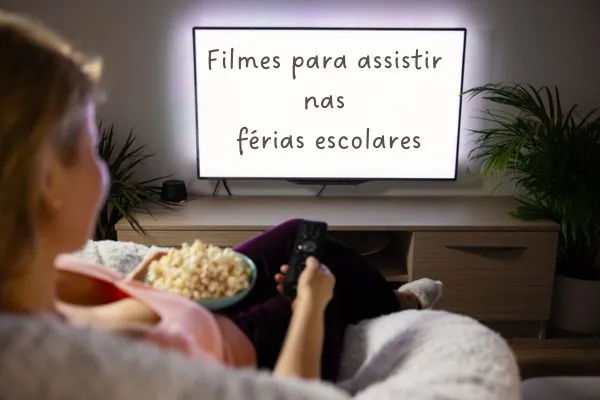 Mulher assistindo televisão