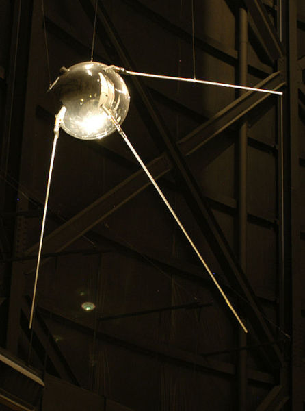 Réplica do Sputnik 1, satélite artificial soviético lançado na década de 50.