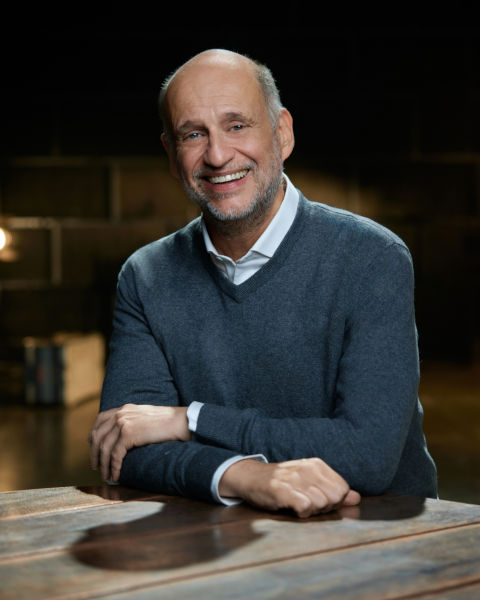 Fotografia de Clóvis de Barros Filho, um professor e filósofo brasileiro, conhecido pelo conceito “brio”. [imagem_principal]