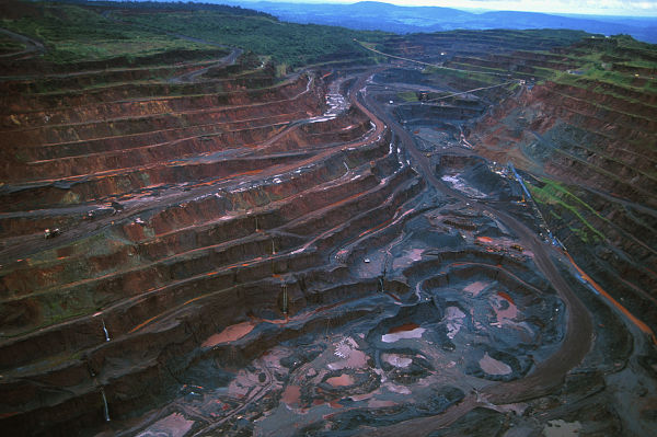 Mina de Carajás, no Pará, local onde ocorre extrativismo mineral.