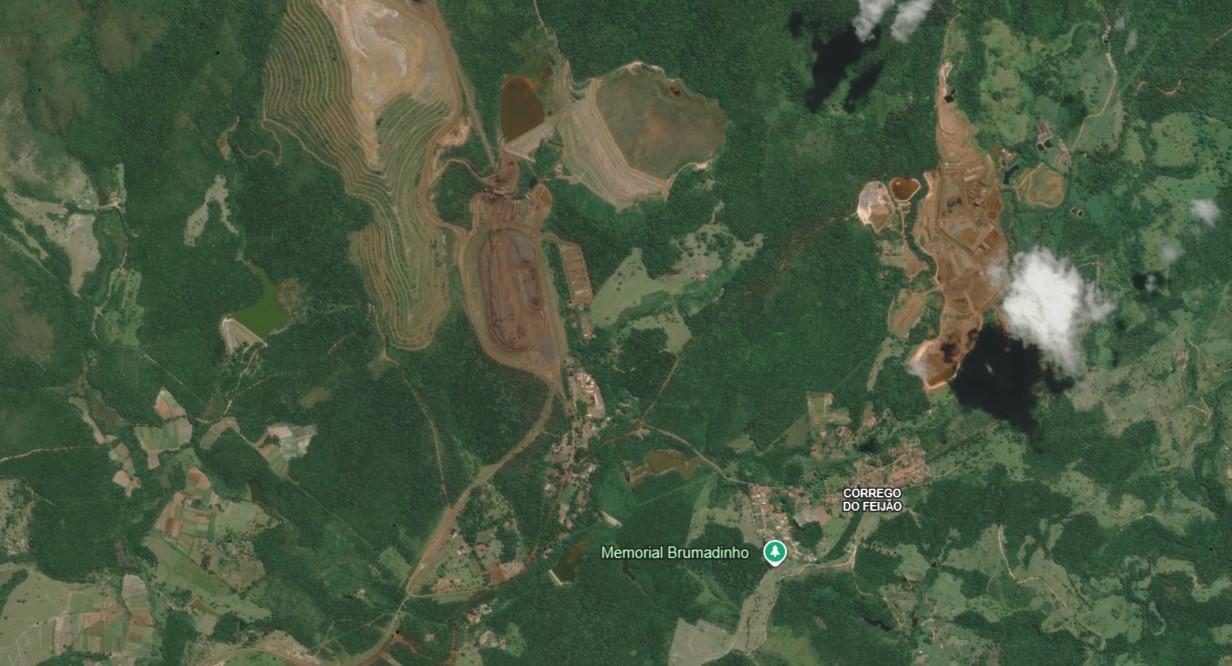 Imagem superior da Barragem da Mina de Córrego do Feijão, em Brumadinho, antes do rompimento.