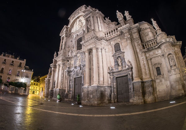 Catedral de Múrcia, que possui arquitetura barroca, uma das ênfases da Contrarreforma, resposta à Reforma Protestante.