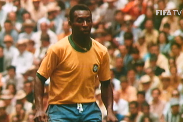 Pelé inventou o país do futebol aos 17 anos