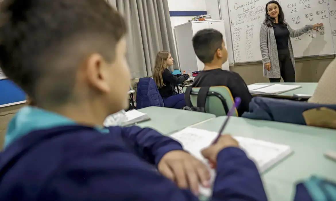 Estudante em aula de Matemática 