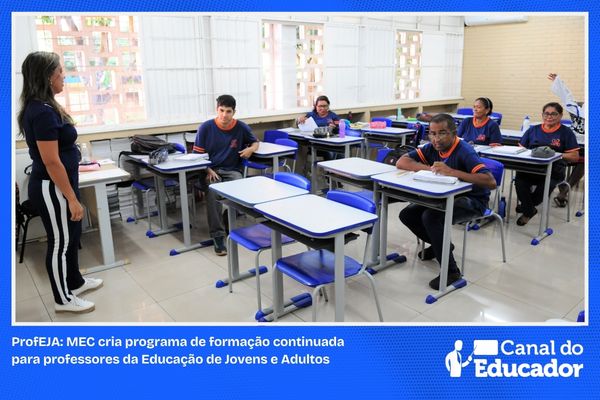 Professora em sala de aula