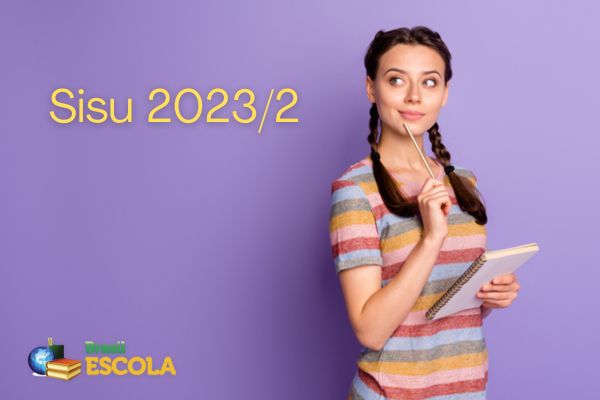 Estudante com trança no cabelo segurando bloco de notas. Na imagem, está escrito: SiSU 2023/2