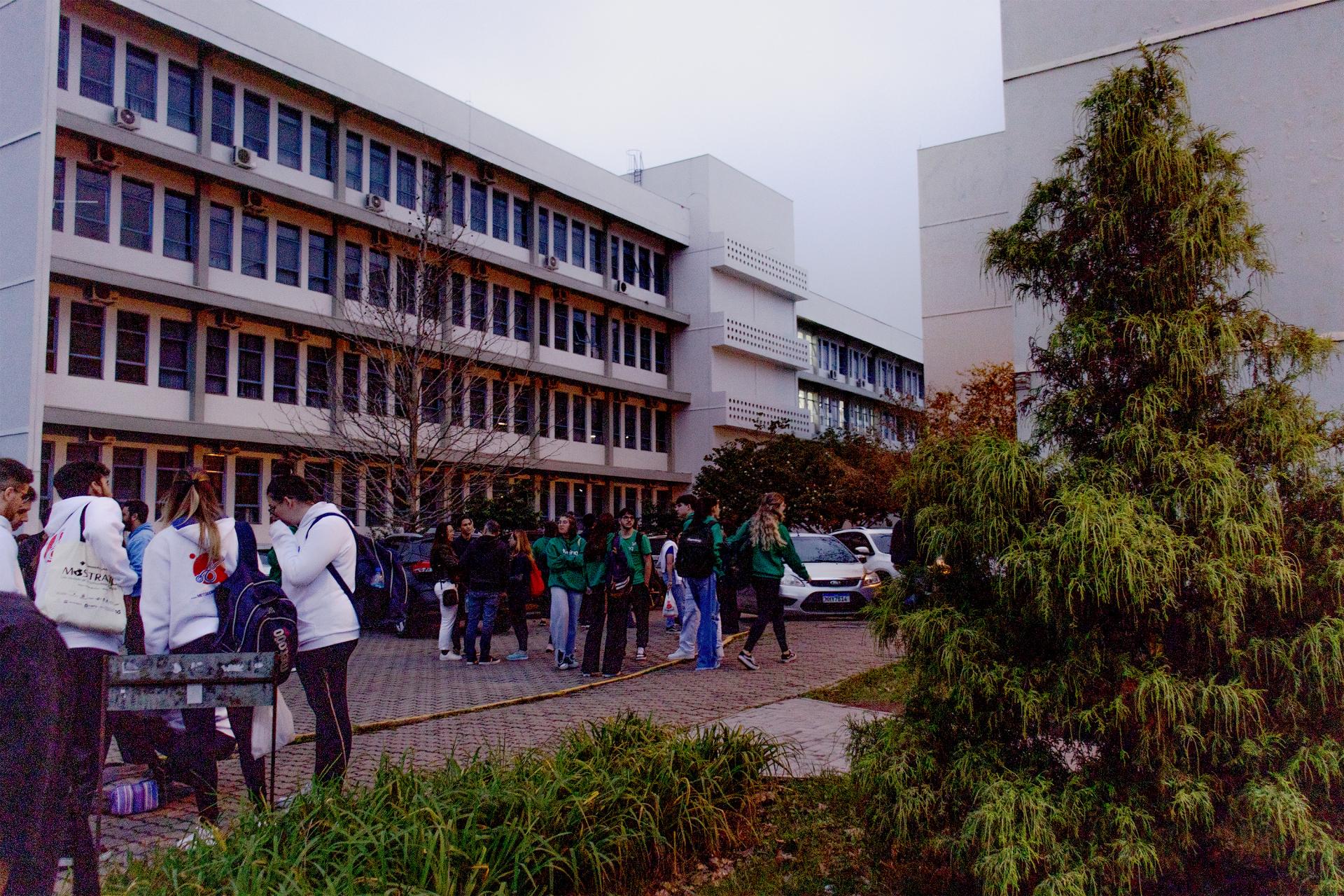 Candidatos em dia de vestibular da UFSM