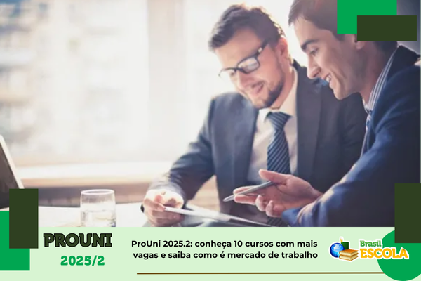dois empresários sentados conversando
