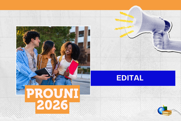 Foto de universitários sorrindo no campus. Texto: título da notícia.