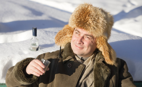Tomar bebida alcoólica aquece em dias frios