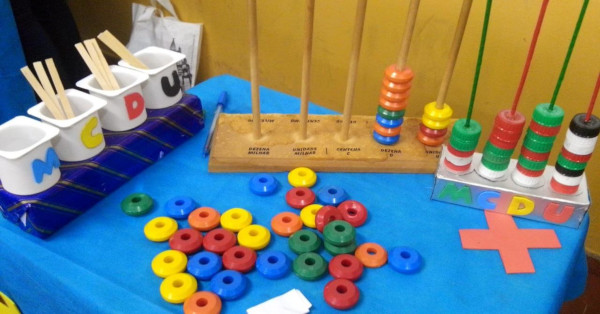 Governo ES - Estudantes produzem jogos matemáticos com materiais recicláveis