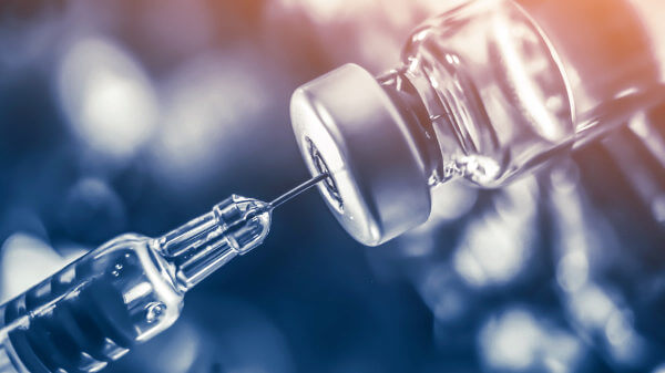 Imagem de uma seringa para representar as vacinas disponíveis para doenças causadas por vírus.